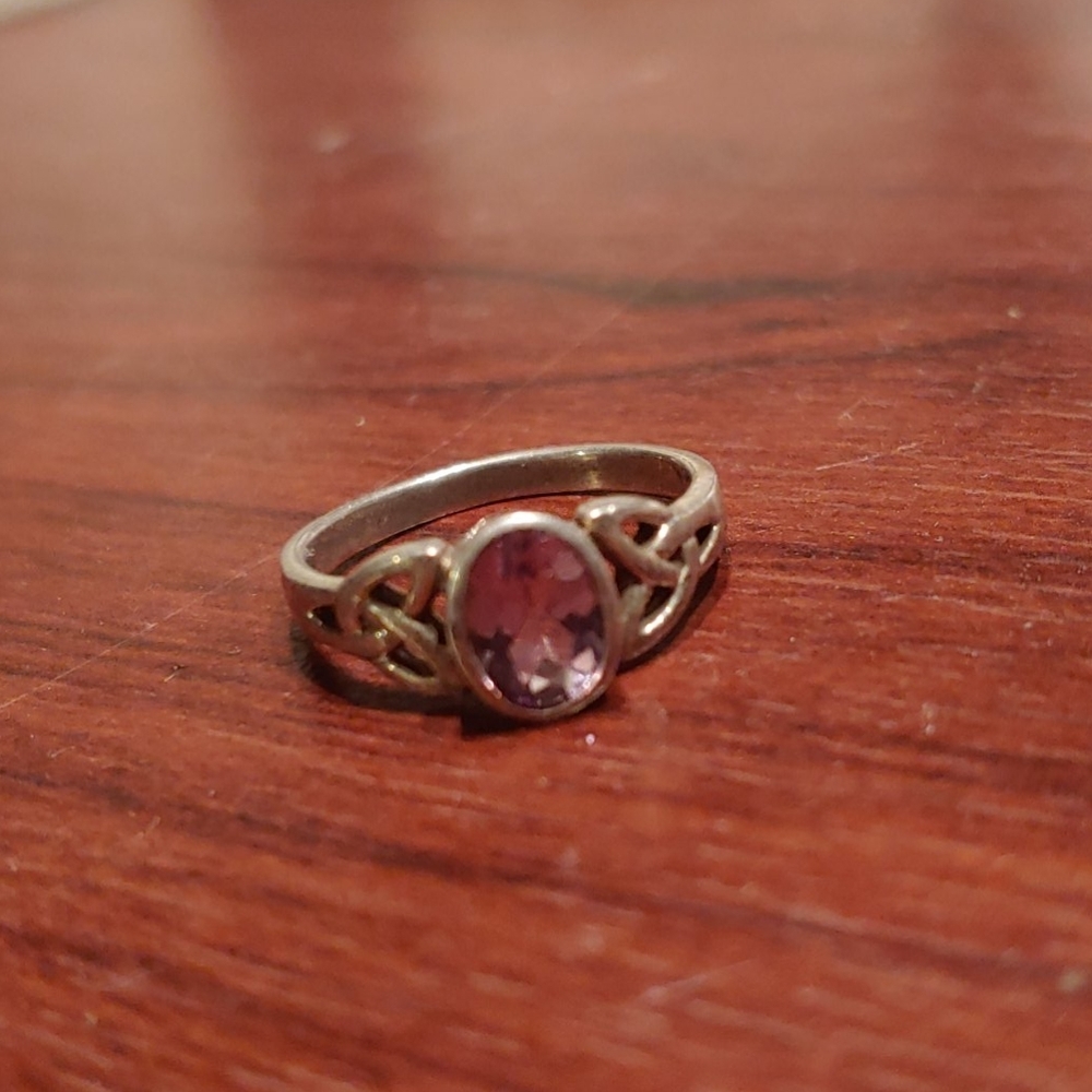 Beautiful 925 Silver and Amethyst Ring